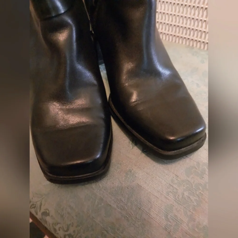 Ankle Heel Booties - Black colored - Picture 8 of 9